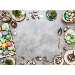 Ostereier auf festlich gedecktem Tisch - Tischset aus Papier 44 x 32 cm